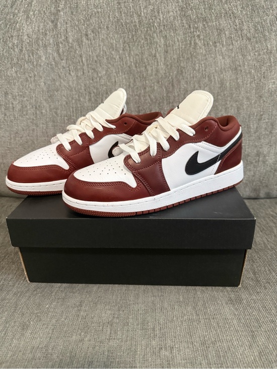 Nike Shoes - Nike Air Jordan 1 Low GS
